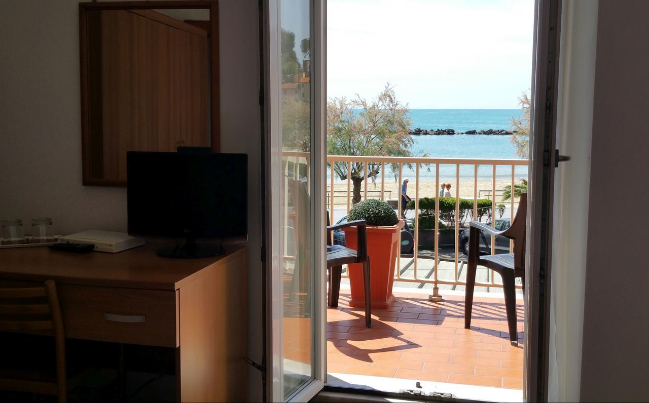 Albergo Nettuno Lerici Exteriör bild