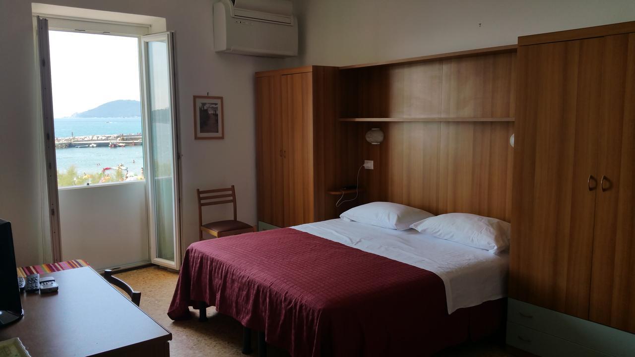 Albergo Nettuno Lerici Exteriör bild